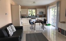 Velden View Ferienwohnung mit großer Sonnenterrasse und See- und Karawankenblick