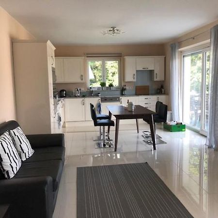 Velden View Ferienwohnung mit großer Sonnenterrasse und See- und Karawankenblick Velden am Wörthersee Exterior foto